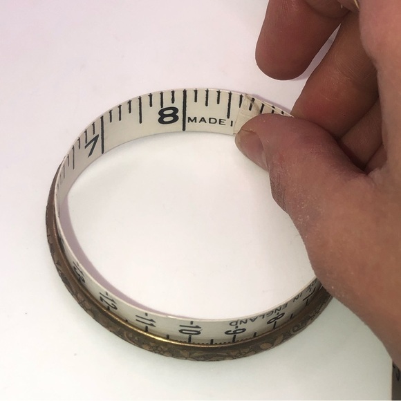 Vtg Floral Flower Design Etched Imprinted Bangle 8.5” / 2.9” Diameter - Picture 5 of 6